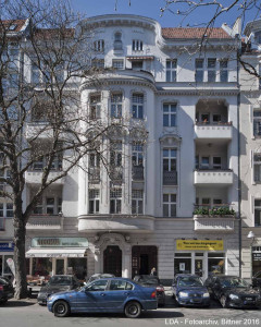 Mietshaus, Läden  Dahlmannstraße 16