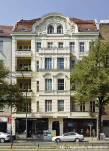 Mietshaus, Läden  Kaiser-Friedrich-Straße 1A