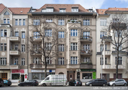 Mietshaus, Läden  Kaiser-Friedrich-Straße 17