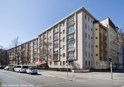 Mietshaus, Laden  Leibnizstraße 109, 110, 111