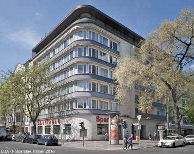Wohn- und Geschäftshaus  Savignyplatz 9, 10