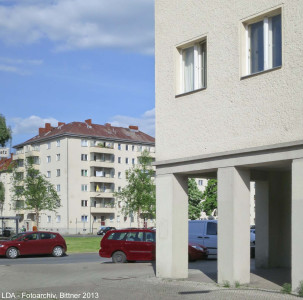 Wohnanlagen am Manga-Bell-Platz (ehem. Nachtigalplatz)