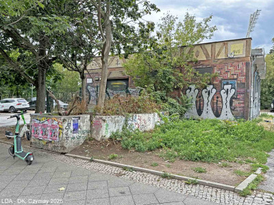 Pflanzensperren zur Bernauer Straße und zum Güterbahnhof der Nordbahn