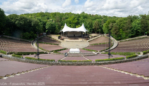 Waldbühne (ehem. Dietrich- Eckart- Freilichtbühne) mit Eingangsreliefs