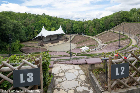 Waldbühne (ehem. Dietrich- Eckart- Freilichtbühne) mit Eingangsreliefs