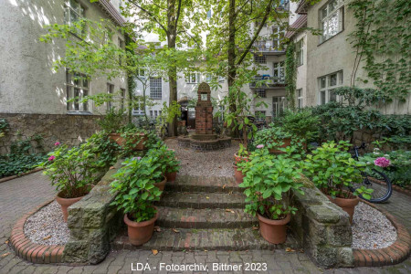 Innenhof Niebuhrstraße 58