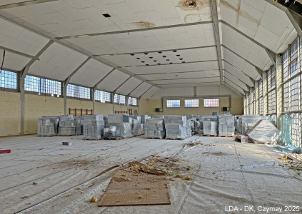 Reithalle und Garagen, später Sporthalle der Alliierten (Haus 15)