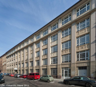 Etagenfabrik mit Geschäftshaus