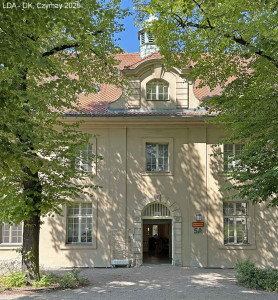 zwei Krankenpavillons der 10. Reihe