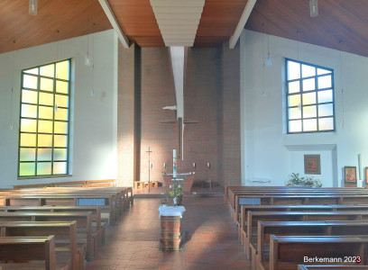 Kirche kath., Einfriedung  Malchower Weg 22, 24