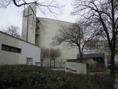 Ev. Dankeskirche mit Gemeindehaus