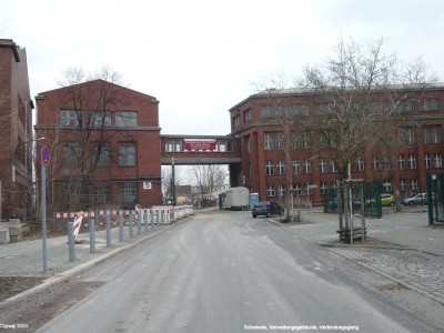 Niles GmbH, Verwaltungsgebäude, Schmiede, Verbindungsbrücke