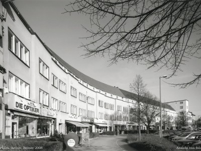 Wohnhaus, Ladenzeile  Breitenbachplatz 10, 12, 14, 16, 18