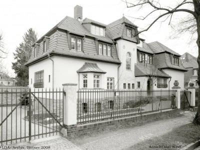 Wohnhaus  Peter-Lenné-Straße 32, 34