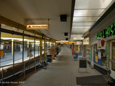 U-Bahnhof Onkel Toms Hütte mit Ladenstraßen