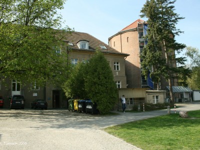 Kaiser-Wilhelm-Institut für Physik und Astrophysik, Institutsgebäude mit Versuchsturm