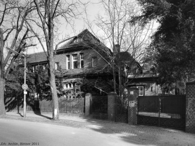 Wohnhaus  Bernhard-Beyer-Straße 1, 2