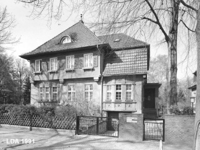 Wohnhausgruppe  Schmarjestraße 5, 7, 8, 9, 10, 12, 14 Schweitzerstraße 11